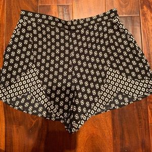 5 FOR $25 Black and white patterned shorts